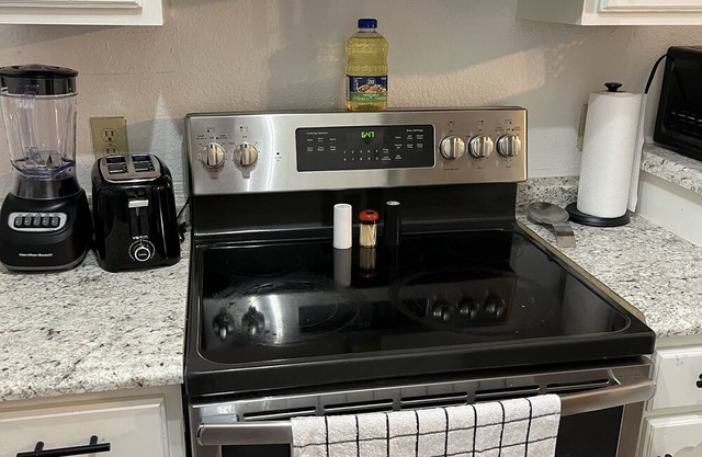 Hwy Apt - 2 bed/1 bath/Sleeps four/ 5 miles to Casino