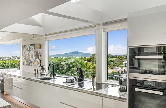 Artistic Mount Vic Villa