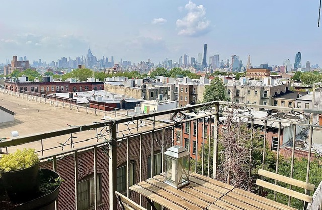 Stylish BK home, stunning views, steps to park!