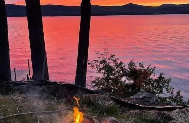 Lake front guest house!