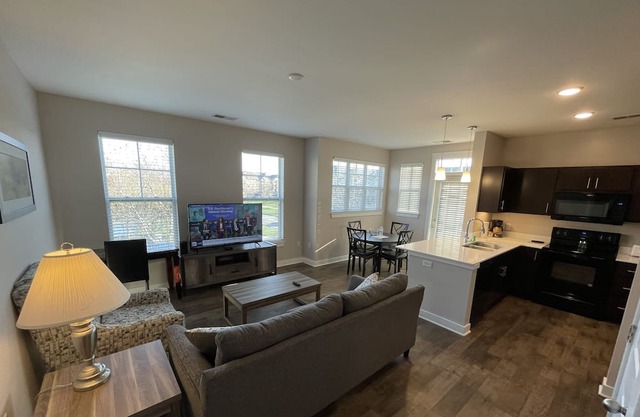 Carmel 3 bedrooms with 2 full baths!!