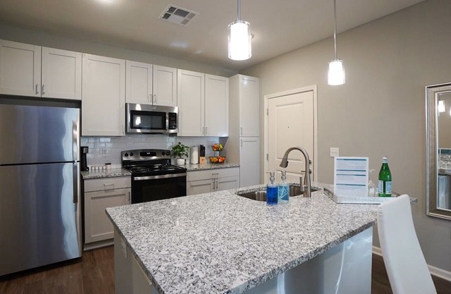 Spire | 3BD/2BA - Tres Habitaciones Piso, Capacidad 6
