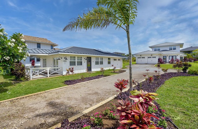 *NEW 7BD Farmhouse Estate |Pool, PickleB, Gym| AC