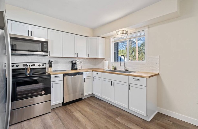 cozy, convenient, close to UIHC!