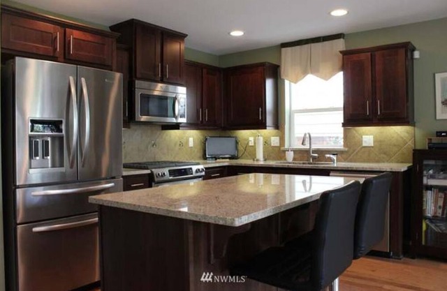 Spacious 4-bedroom house with WiFi and AC in brilliant Mill Creek
