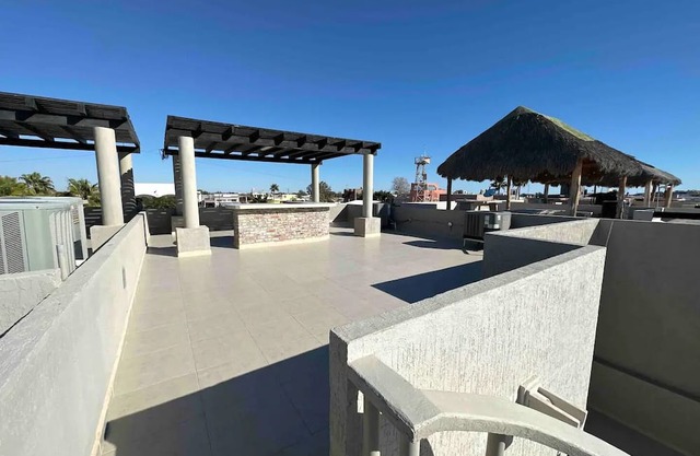Experience Coastal Bliss: Stunning Beach Views, Rooftop Fun, Prime Tourist Hub!!