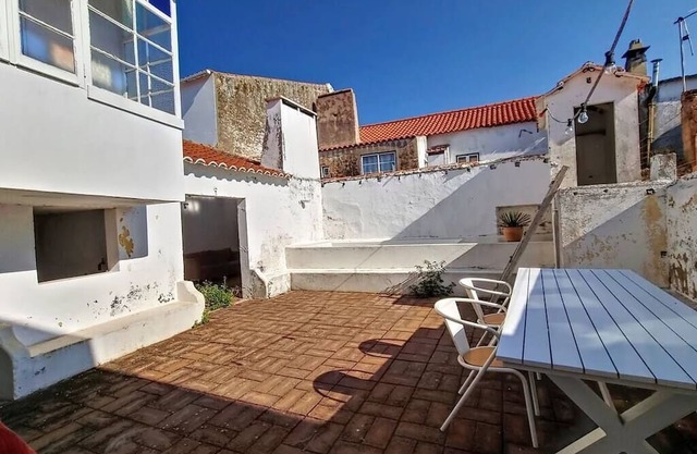 Casa Santiago do Cacém · Casa com tanque no centro histórico