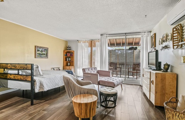 Luxury Diamonhead studio - walk to pool tennis/pickle ball, club restaurant