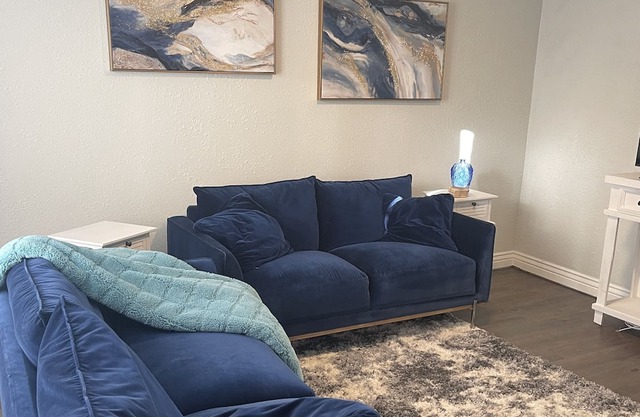 Stylish and centrally located two bedroom house in Ogden with AC, WiFi,