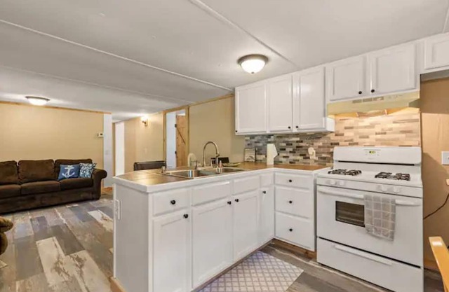 Charming 4-bedroom house with AC and WiFi in pleasant Hulbert..