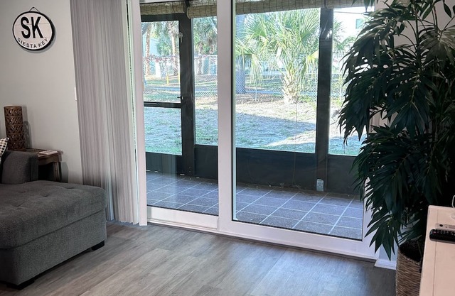 Enjoy everything Sarasota has to offer! Close to downtown, and gulf beaches.