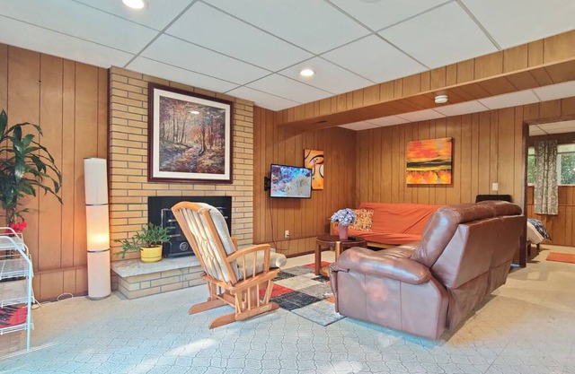 Wonderous Secluded Private suite resides b/w Crossroads mall and Microsoft