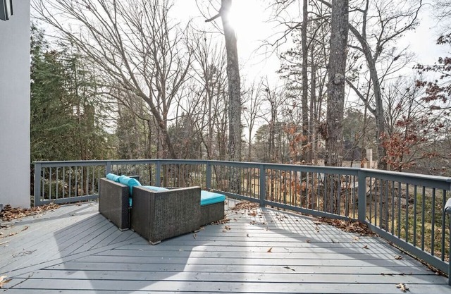 Roswell Luxury: 7 BD 5.5 BA 2LVG