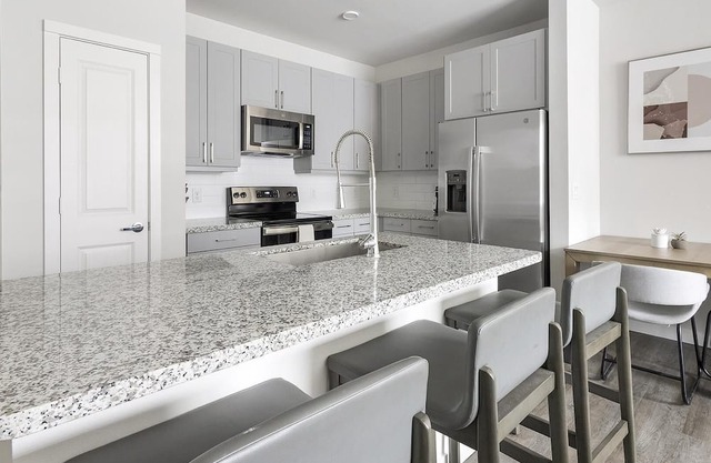 Modern Apartment in Prime Location (ID1403X425)