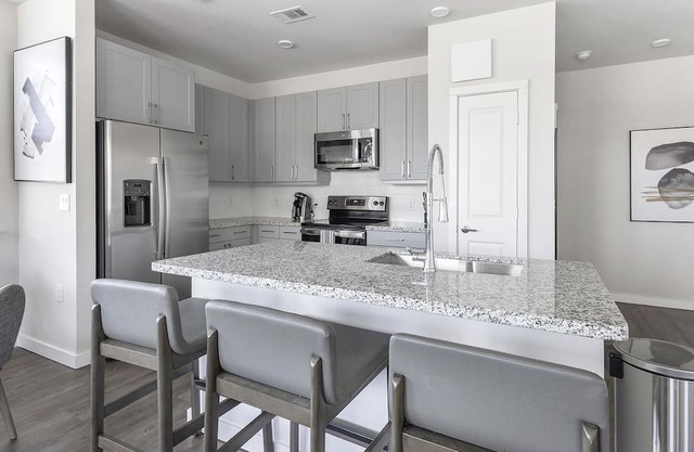 Modern Apartment in Prime Location (ID1403X427)
