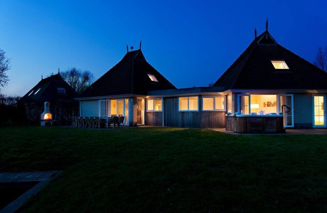 Family villa with sauna, spa and private sloop