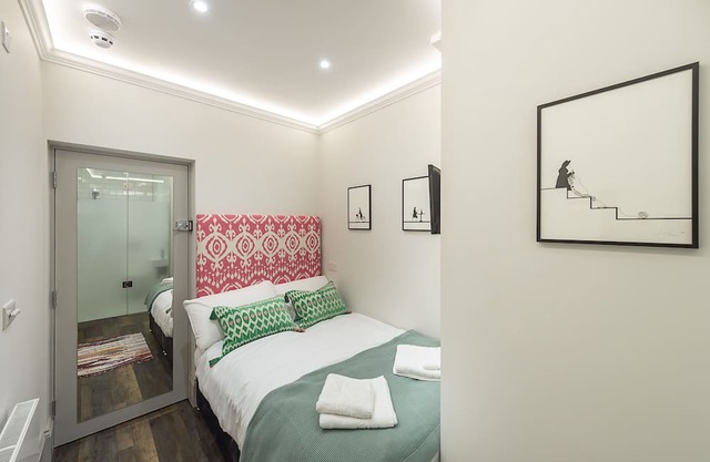 Small Kensington Studio, 5 mins to Kensington Palace & 10 mins to Portobello Rd