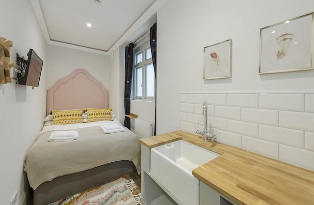 Small Kensington Studio, 5 mins to Kensington Palace & 10 mins to Portobello Rd