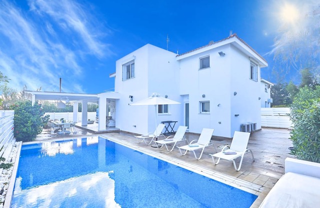 Protaras Holiday Villa SV7, 5BDR Villa with Pool, Close to the Beach