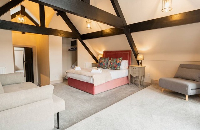 Spacious and stylish accommodation - sleeps 15