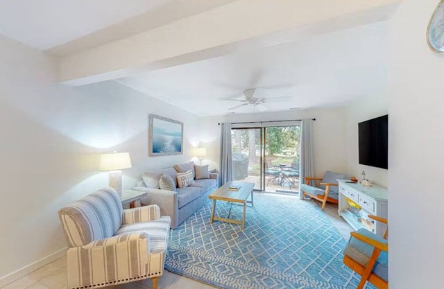 Hilton Head Townhouse - Walk to Beach, Restaurants & All Your Island Needs!