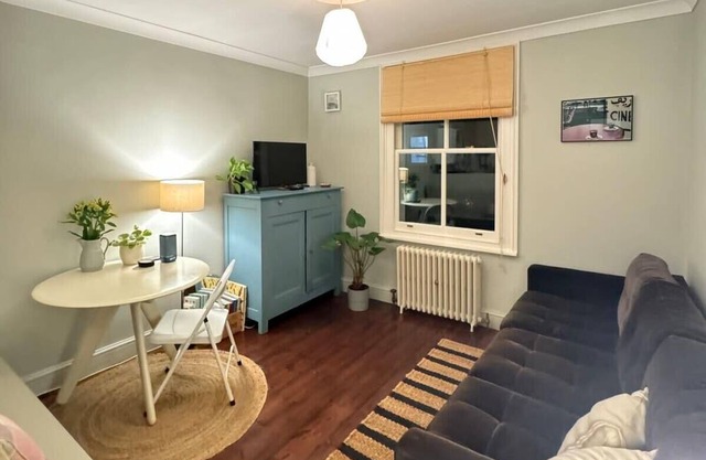 Cosy & Charming 1BD Flat — Kensal Rise, London!