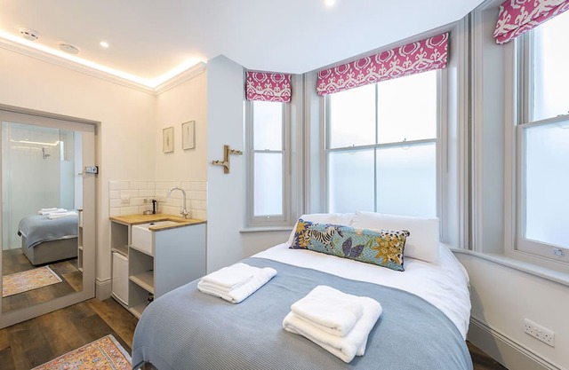 Small Kensington Studio, 5 mins to Kensington Palace & 10 mins to Portobello Rd
