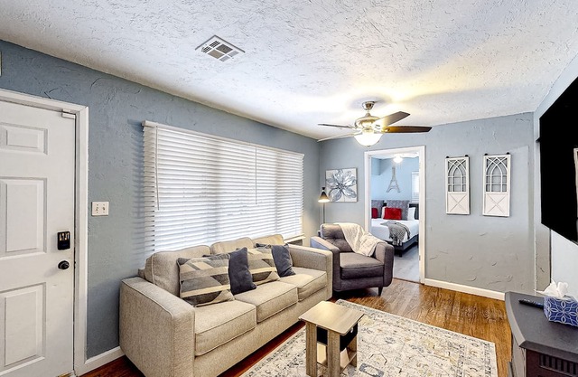 Dog-friendly home bordered by a park with open layout, W/D, internet, & AC