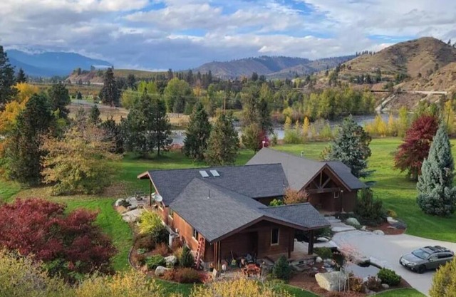 Private River house near Leavenworth on 10 acres
