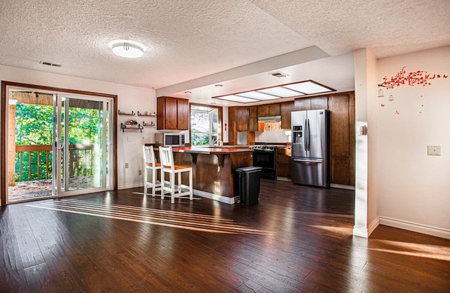 2,300 sqft Spacious 2-bedroom house Kids Friendly in West Linn