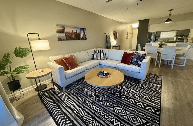 Cozy condo near everything! Just a short walk away from Historic downtown!