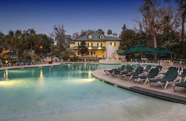 3 BR Resort Condo, close to beach and APRIL golf for your springtime vacation