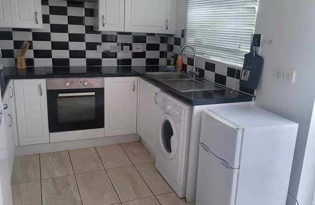 Exquisite 3-Bed Royal Pearl Home in Greater London