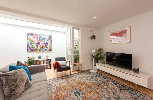 Funky 1 BR home in Fitzroy on Brunswick street!