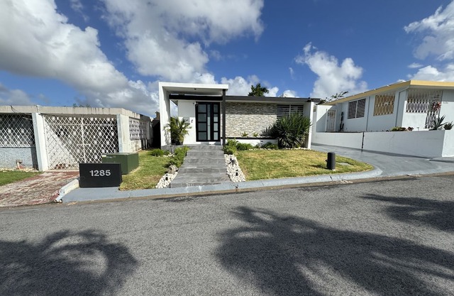 Elegant and Cozy 3 Bedroom home great location!