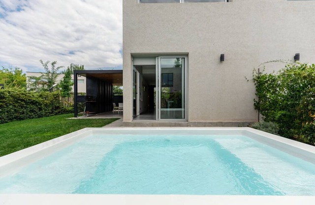 Elegante y Moderno Duplex en Chacras
