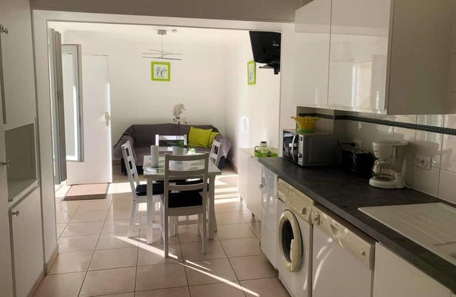 Homerez - Nice house for 4 ppl. with garden and terrace at La Courneuve