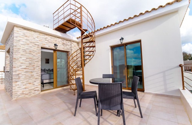 Phaedrus Living: Villa Tremithousa