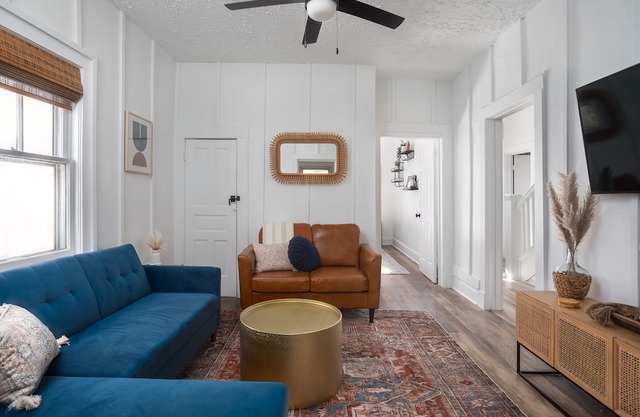 5 mins to downtown Asheville, 3 mins to RAD and breweries, 10 min to Biltmore