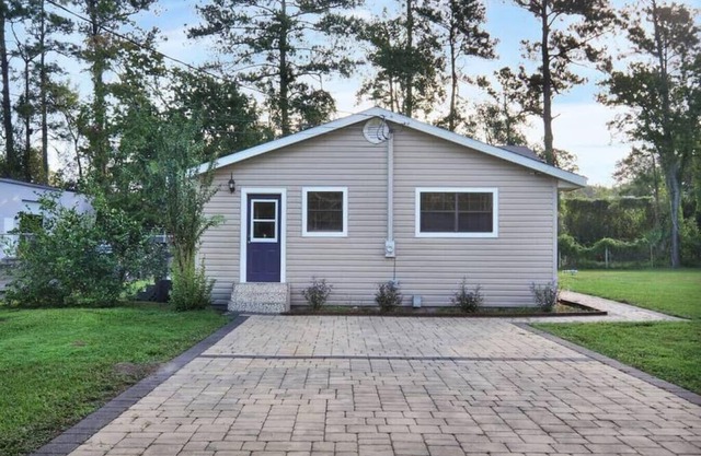 Cozy Home with huge yard