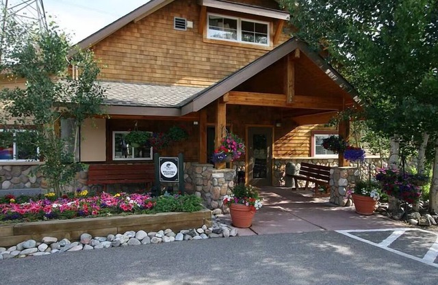 Great condo for groups/families near Keystone, Outlet Malls & 5 major ski areas.