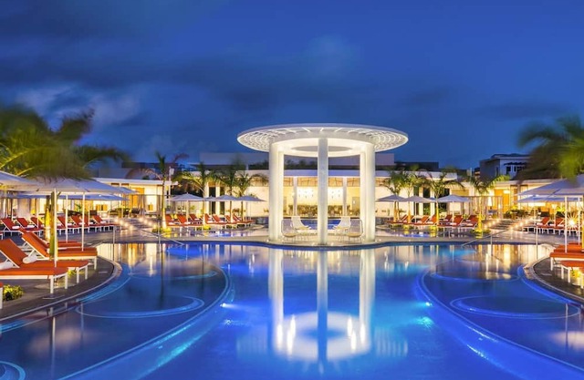 2-BR Family Suite @ Grand Moon Palace w/ Diamond All Inclusive!