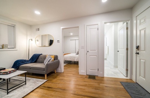 This house is a 1 bedroom(s), 1 bathrooms, located in Rochester, NY.