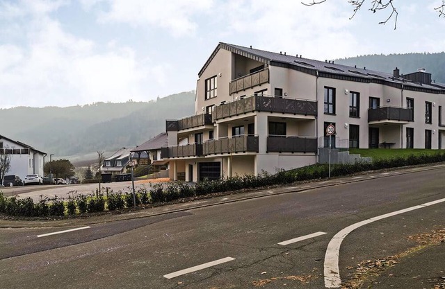 This modern vacation apartment not far from the Moselle welcomes you with a wonderful view of the co