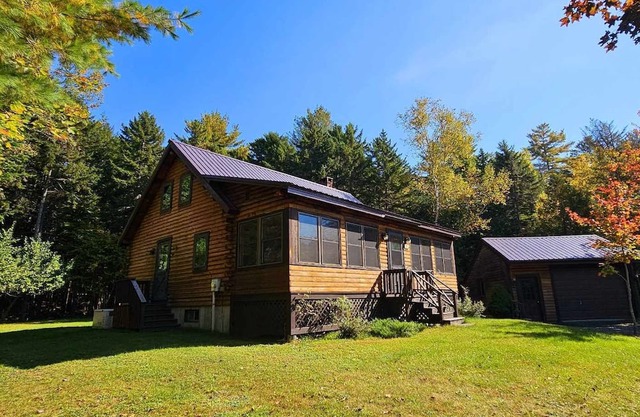 Little Moose Lodge: A Serene Lakeside Getaway for Your Ultimate Maine Retreat