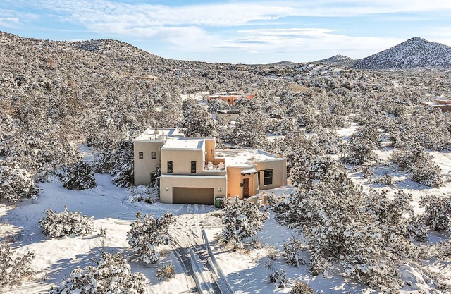 Pet-Friendly Santa Fe Home w/ Balcony Near Trails!