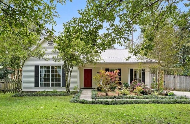 Adorable cottage in Abita Springs!