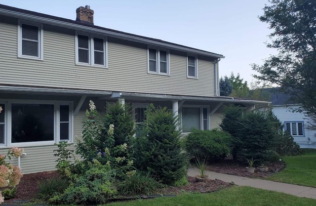 3 Bedroom Duplex with Amazing views near the Mississippi River