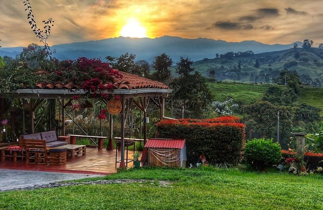 Casa Campestre , Sobre la vía a los Termales