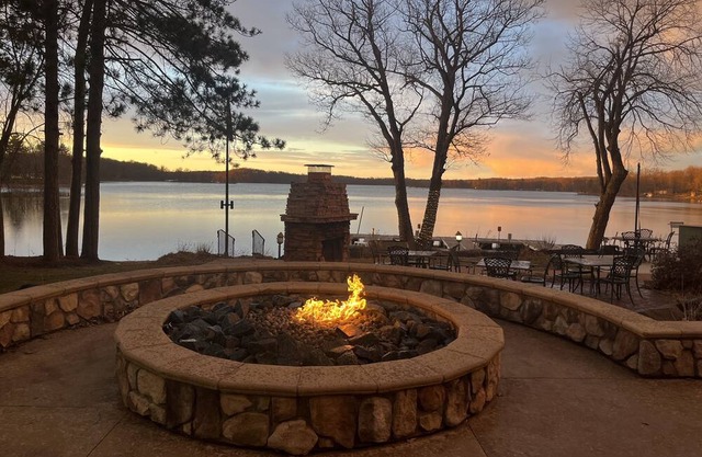 Balsam Lake Retreat, Cozy 2 bedroom 2 bathroom townhome located .5 mi from town!